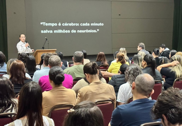 A capacitação tem o objetivo de preparar os profissionais para intervenção rápida em casos de AVC e Infarto